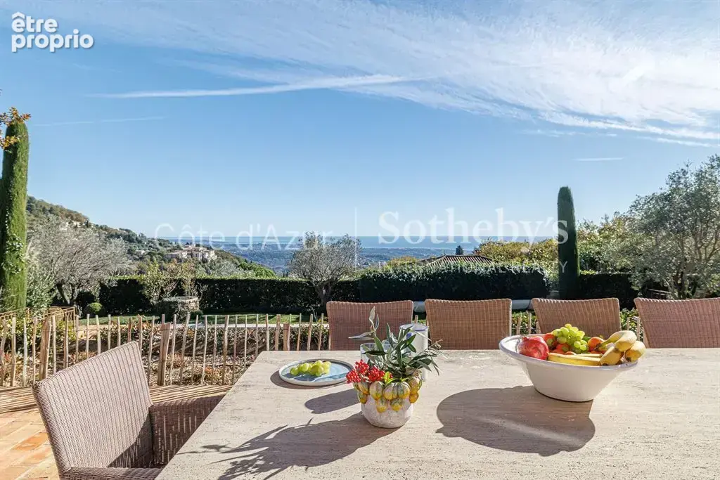 Vence bastide néo provençale avec vue mer, piscine chauffée et jardin paysager de 4 300 m² - photo 3