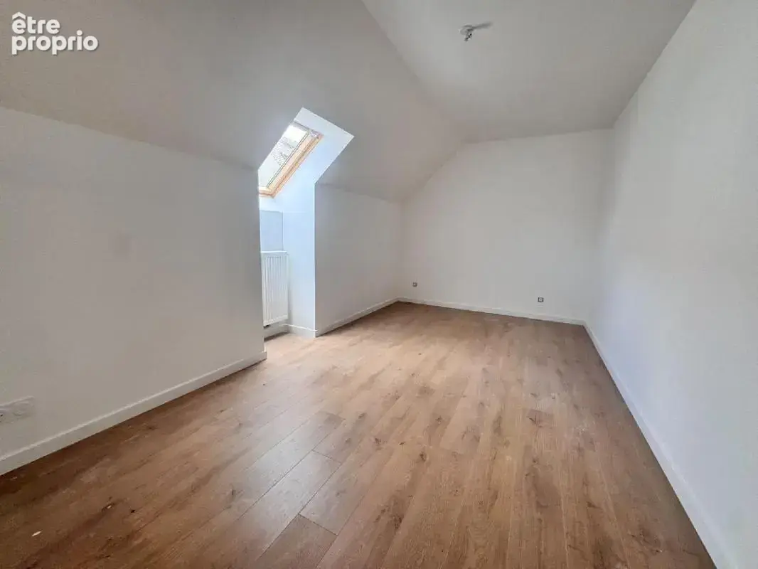Maison 138 m² à Pommiers  - photo 4