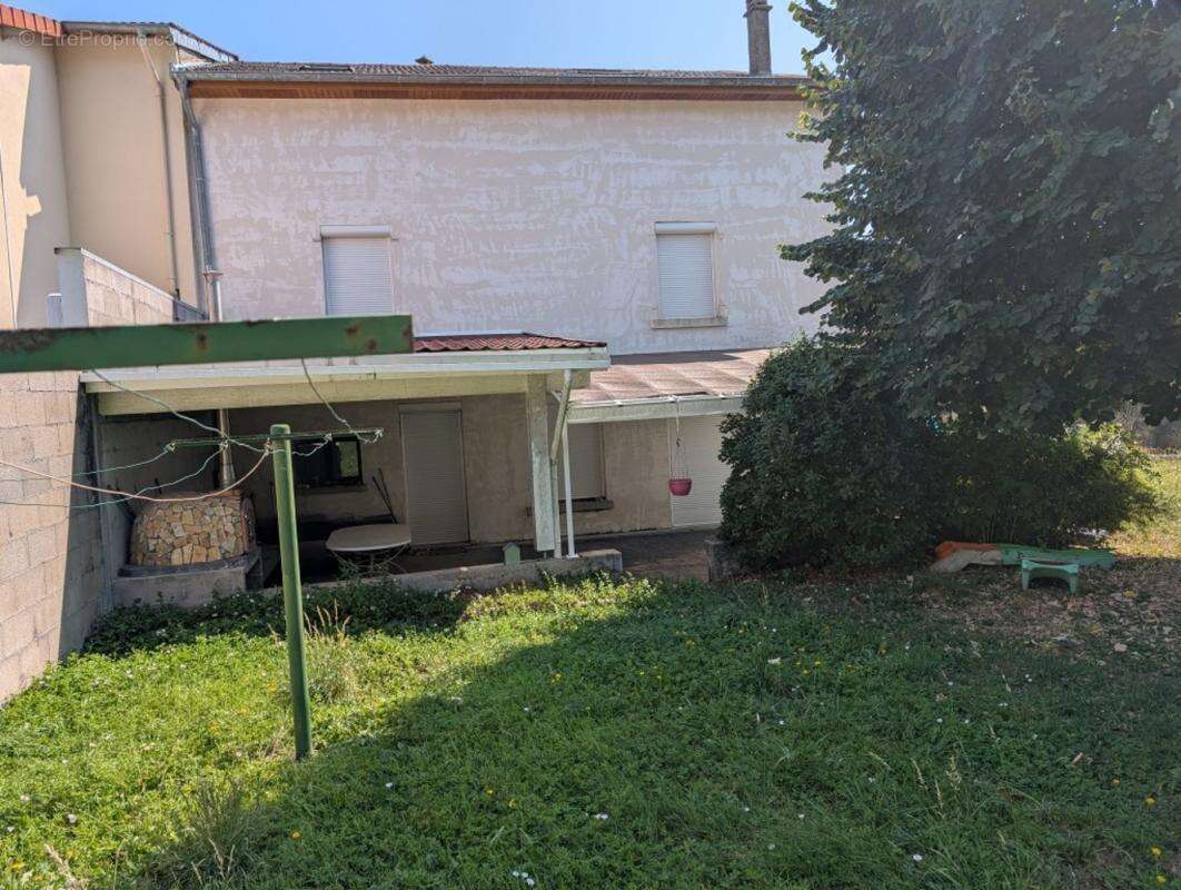 Maison 212 m² à Chavanoz  - photo 2