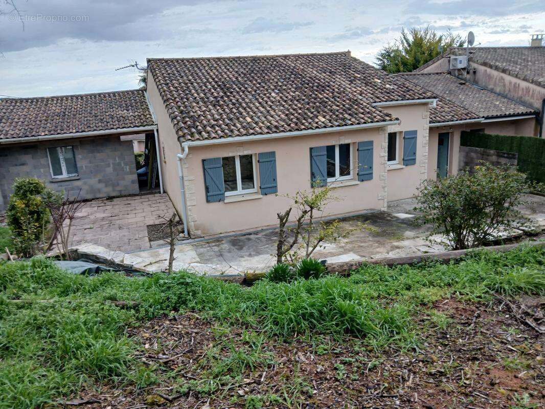 Maison à ROULLET-SAINT-ESTEPHE