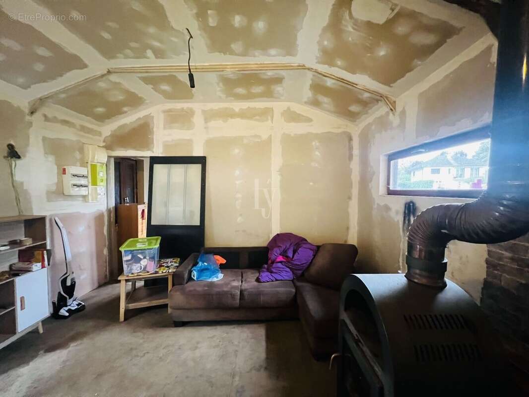 Maison à LA JONCHERE-SAINT-MAURICE