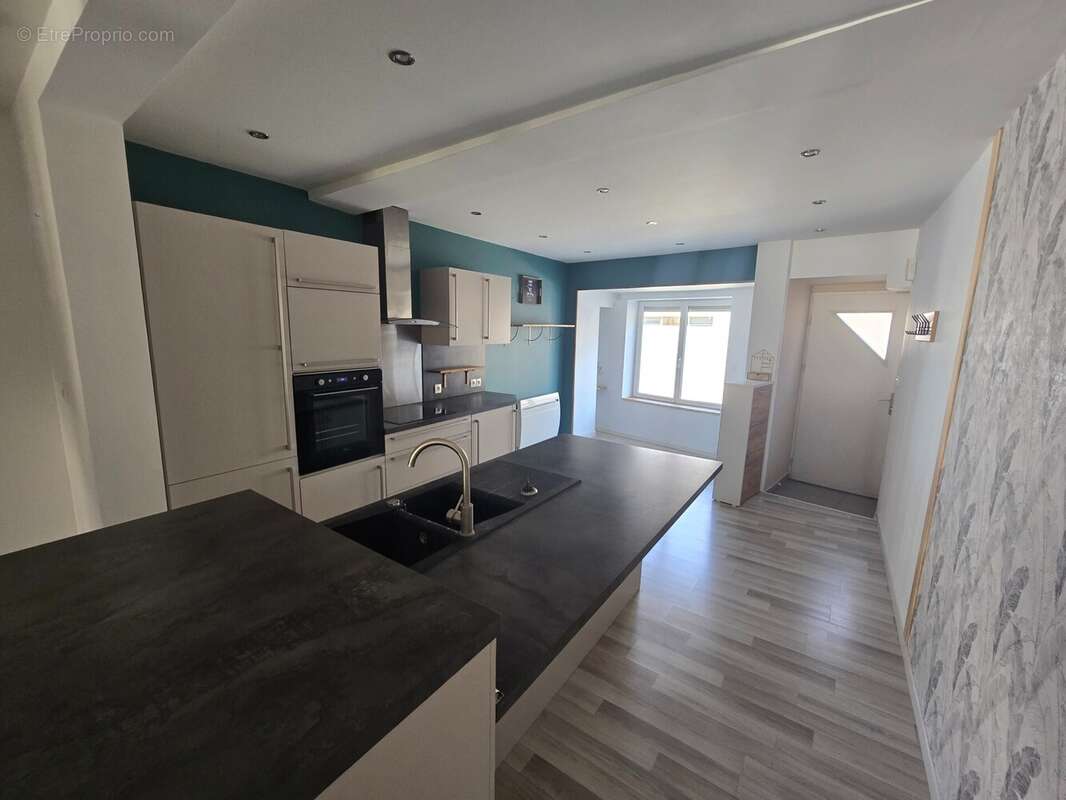 Maison à BAGE-LE-CHATEL