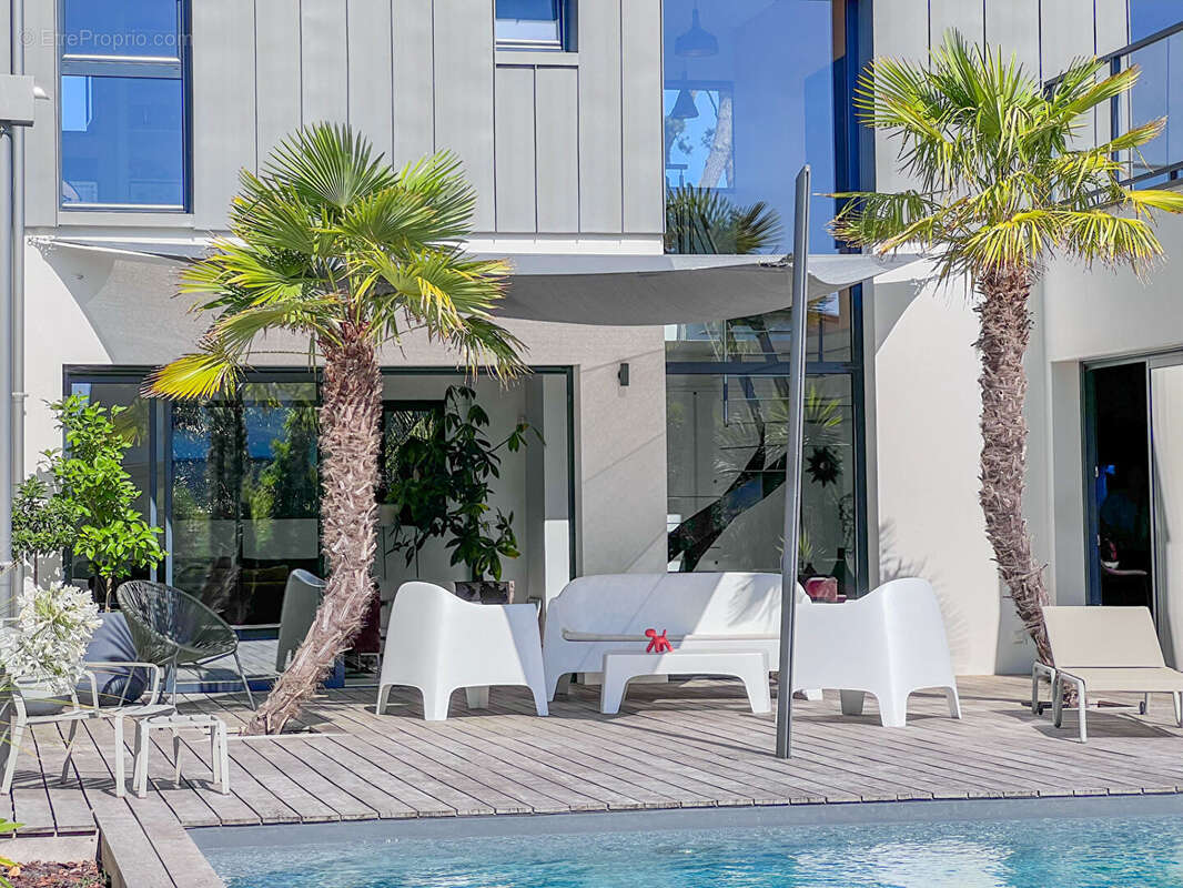 à deux pas de la plage de la Courance, Villa d'architecte avec jardin paysager et dépendance - photo 8