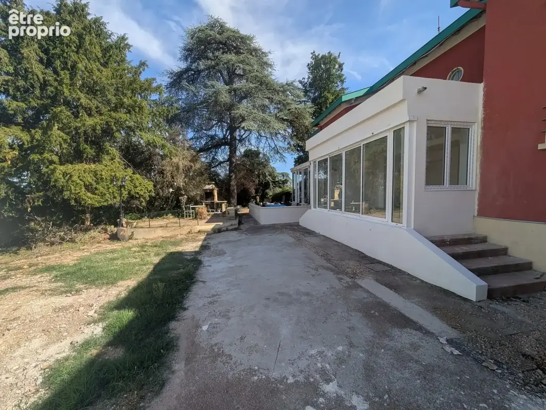 Appartement à CHARBONNIERES-LES-BAINS