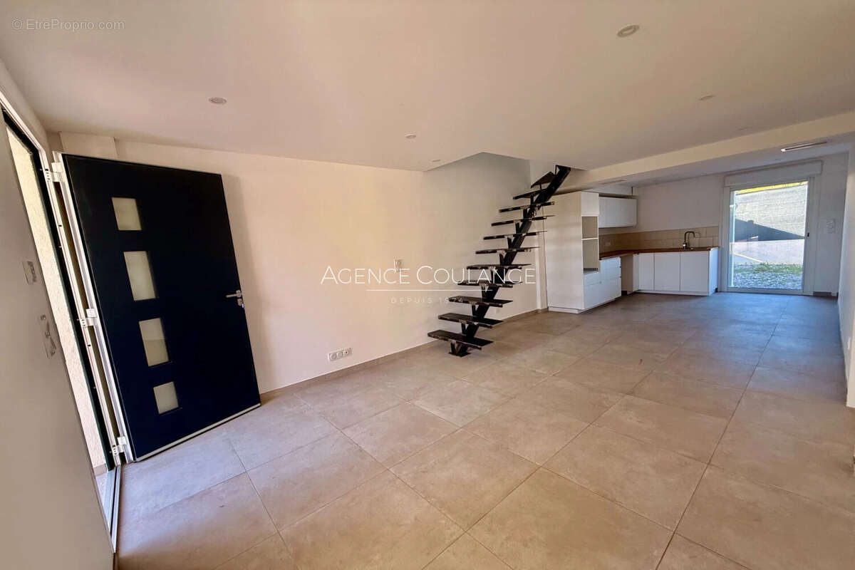 Maison à SAINT-CYR-SUR-MER