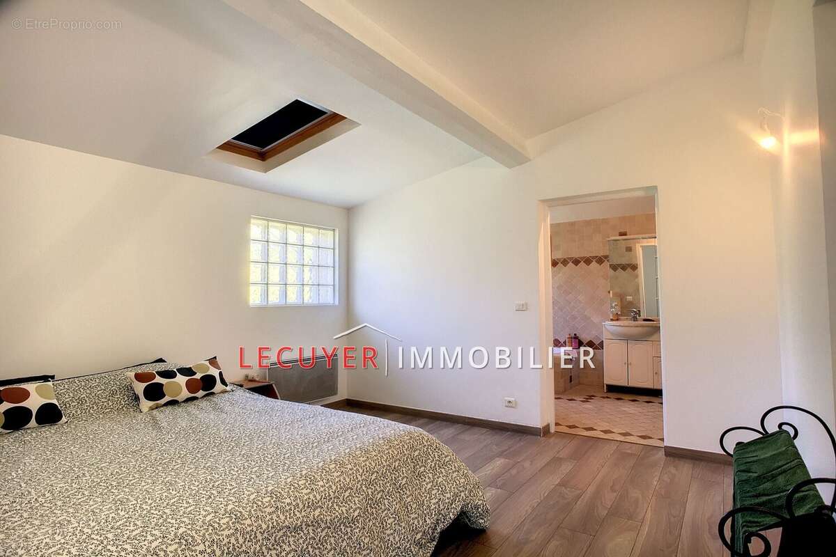 Appartement à VALLAURIS