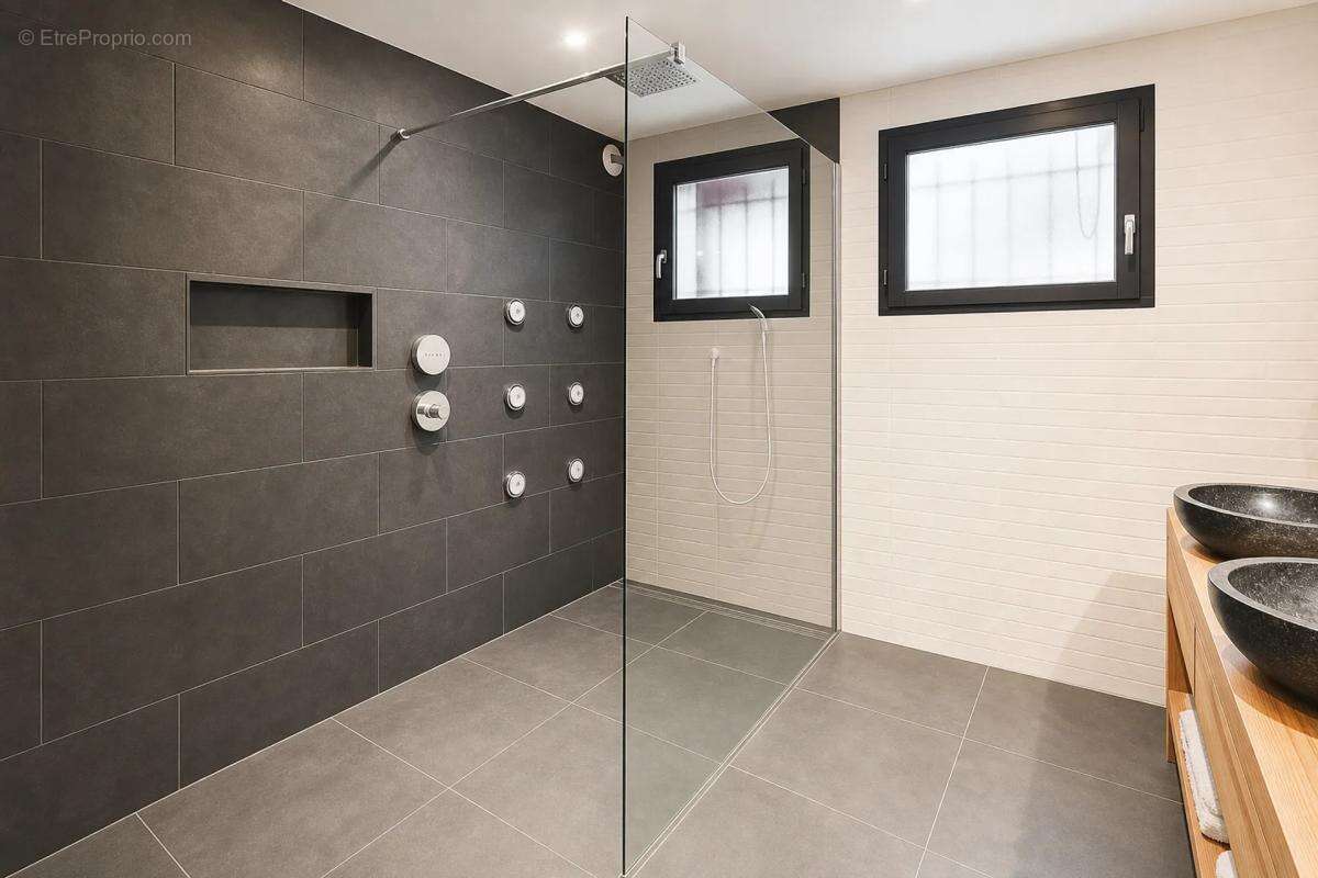 Maison 5 chambres avec piscine et dépendances - Aigueblanche - photo 8