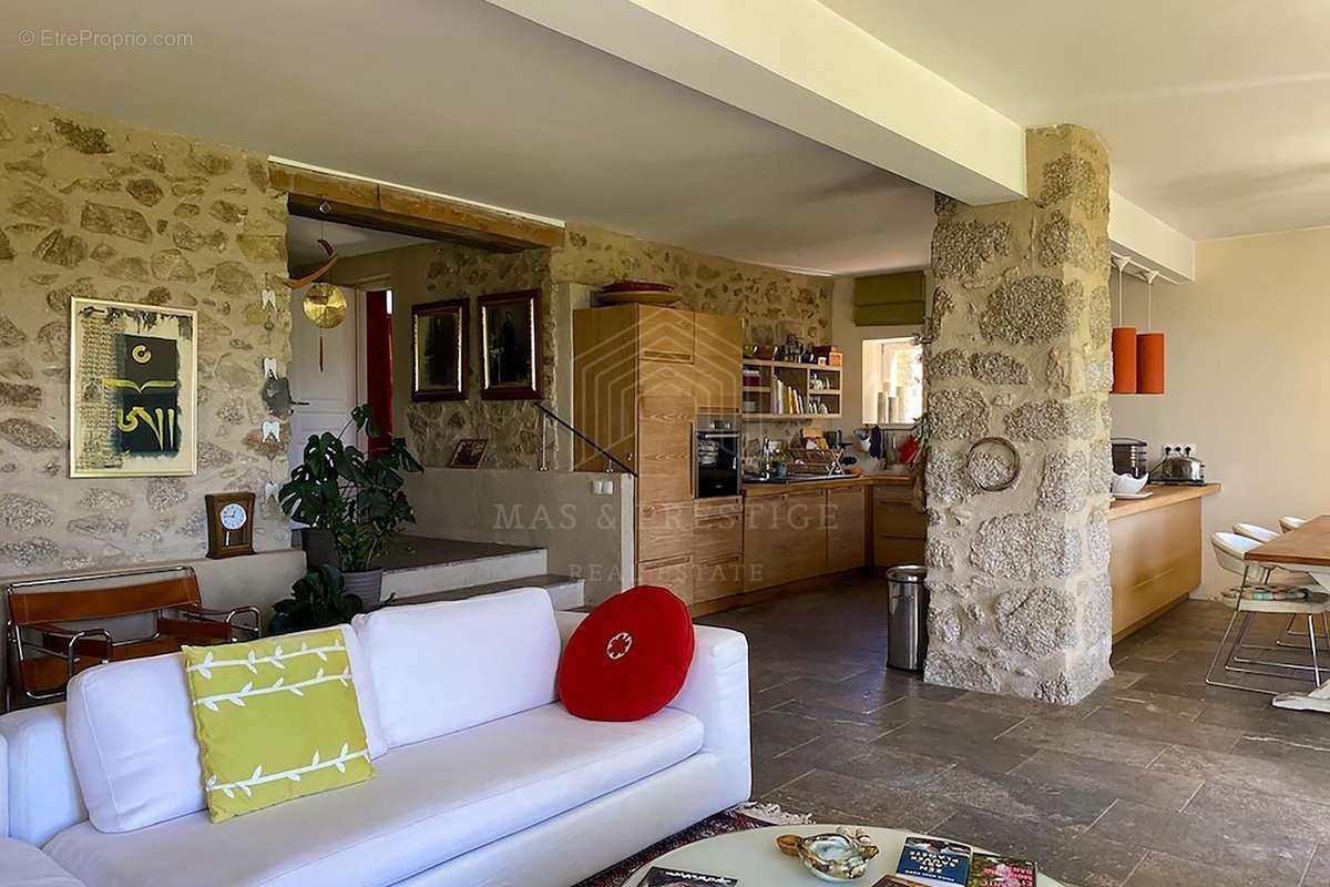 Maison à SAINT-LAURENT-DE-CERDANS