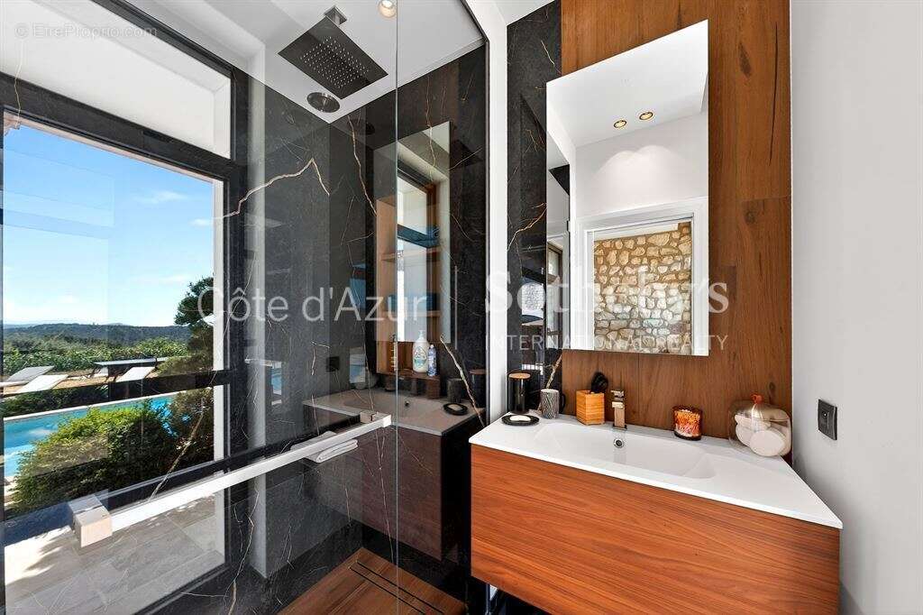 Maison à ROQUEFORT-LES-PINS