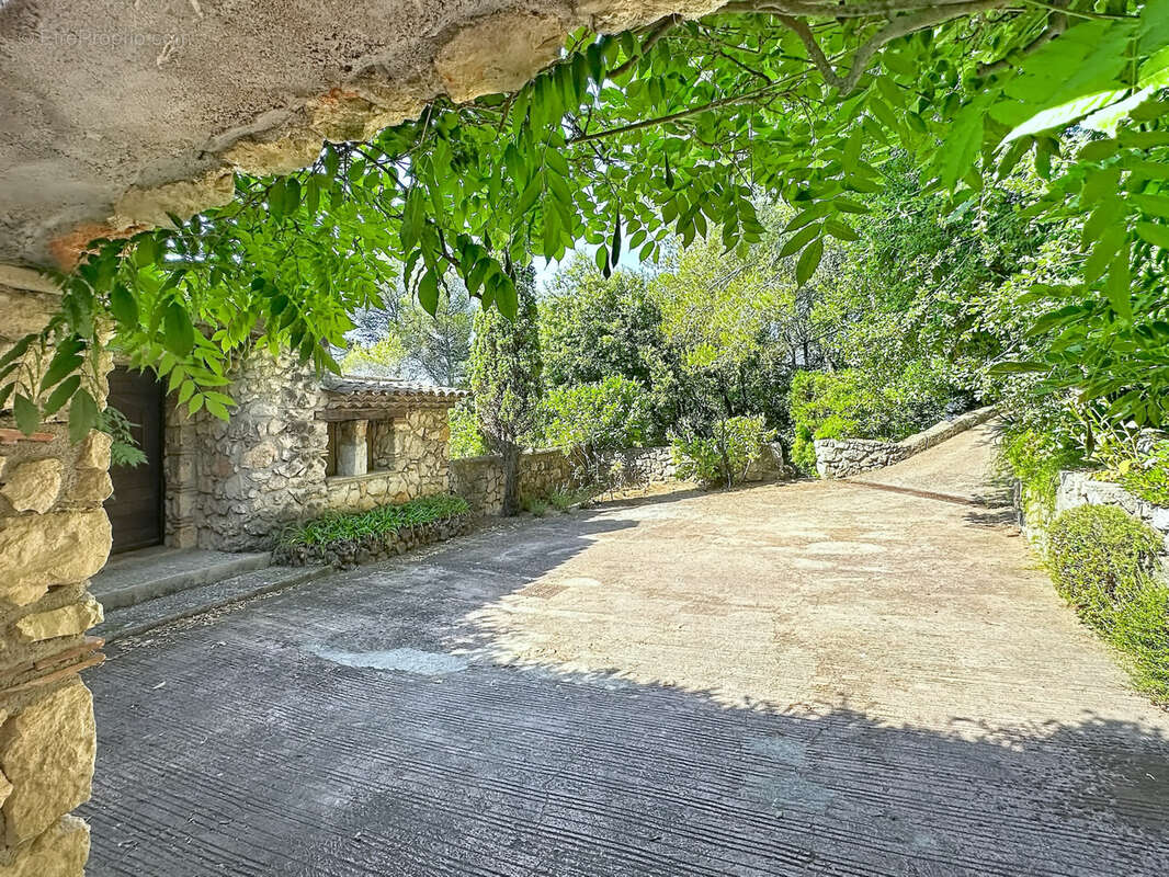 Maison à TOURRETTES-SUR-LOUP