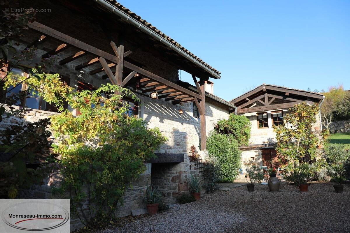 Maison à LA ROCHE-VINEUSE