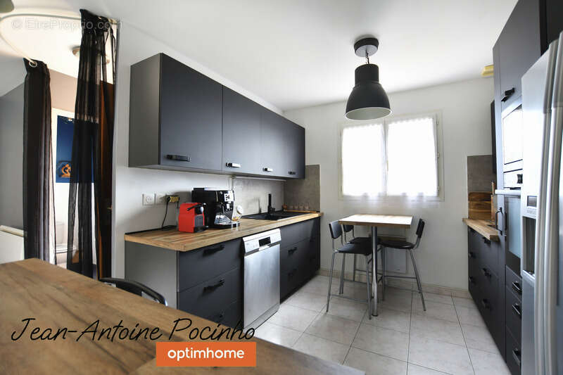 Maison à SAINTE-FOY-DE-PEYROLIERES