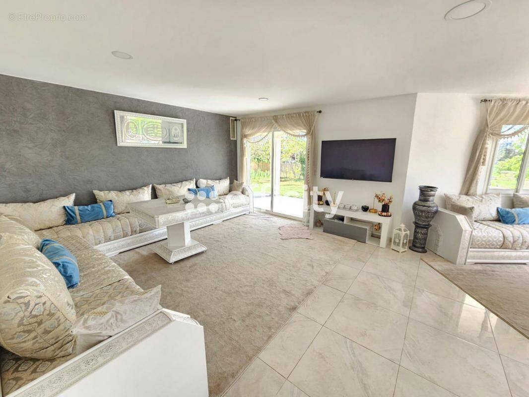 Maison à COURNONSEC