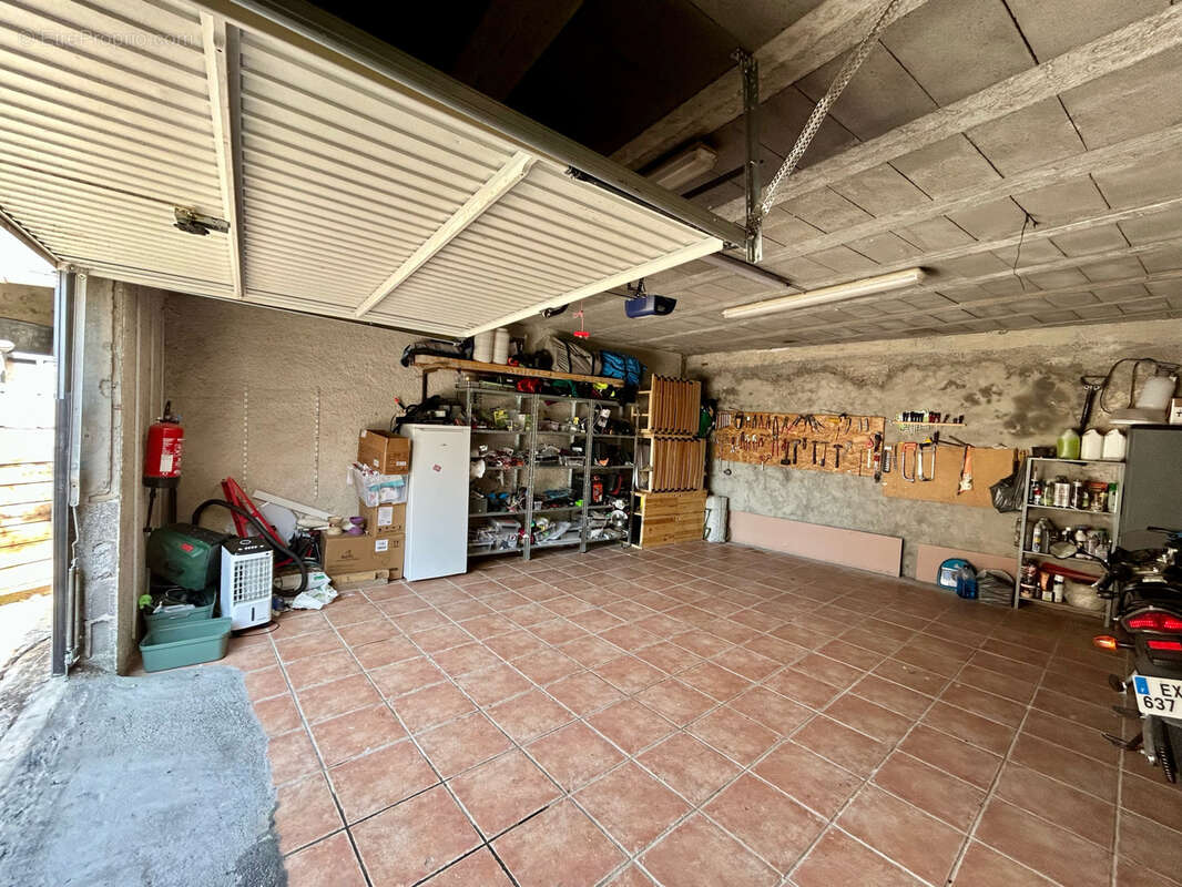 CHATEAUGAY - Maison de bourg Auvergnate de 101 m2, 3 chambres, garage, cave et parking double. - photo 15