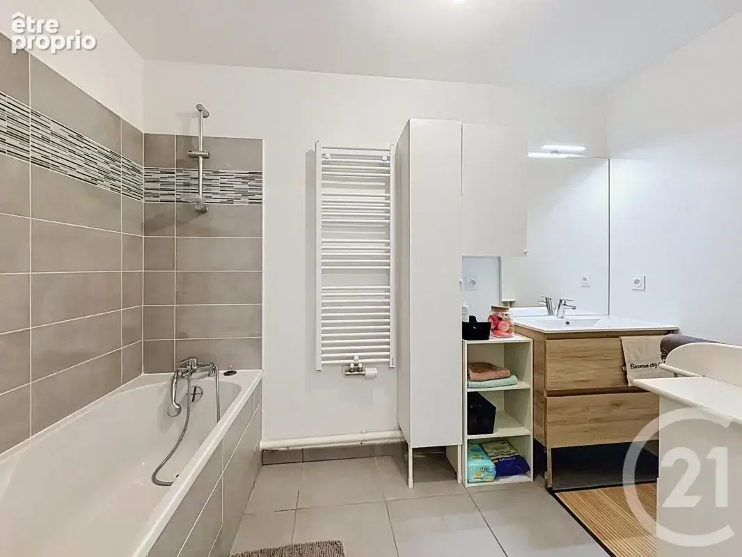 Appartement 3 pièces 60 m² à vendre à Saint-Priest (69800) - photo 12