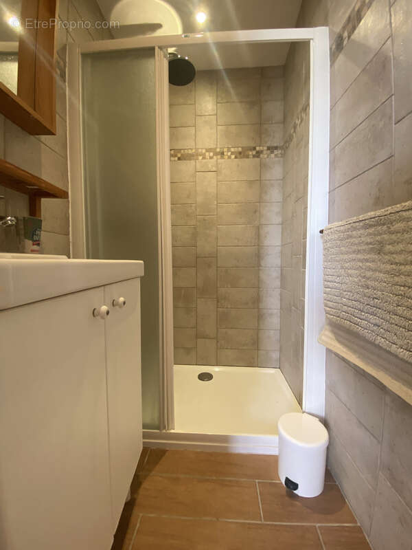 Maison à SAINTE-CECILE-DU-CAYROU