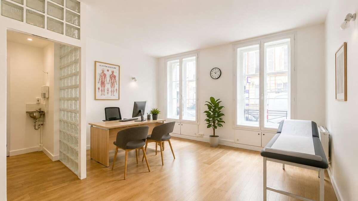 Local professionnel de 114m2 en RDC  Paris 9e - Idéal profession libéral - photo 2