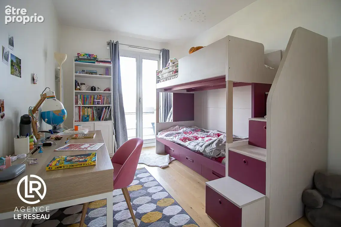 Appartement familial lumineux avec balcon en parfait état situé dans le quartier Pasteur - photo 7