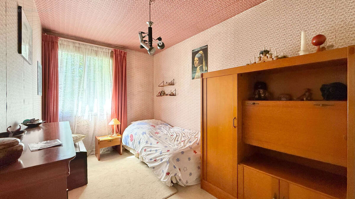 Maison à SAINTE-GENEVIEVE-DES-BOIS