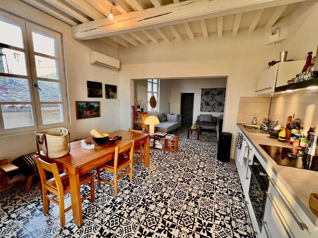 Centre d'Uzès, beau duplex rénové et climatisé - photo 12