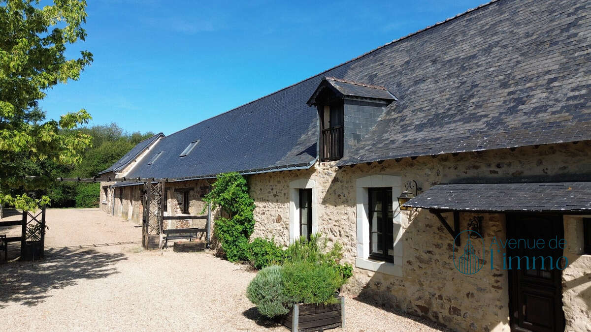Maison 369 m² à Chemire-Sur-Sarthe  - photo 3