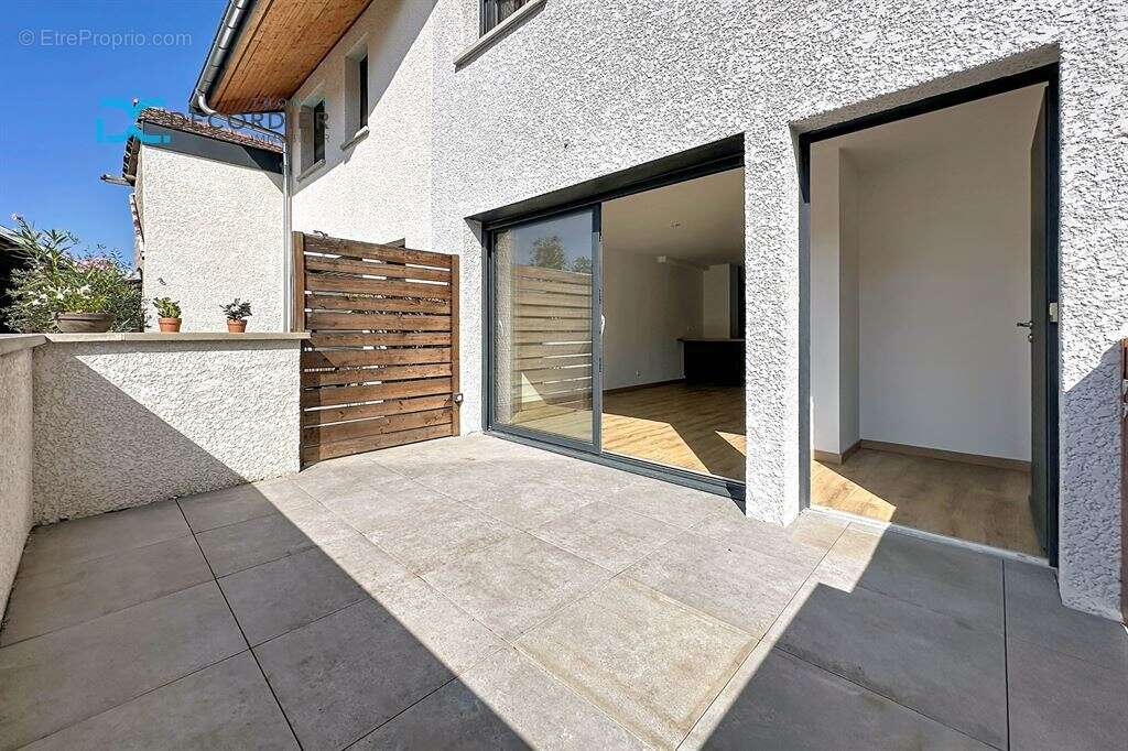 Superbe T5 Duplex récent avec terrasse, double garage et excellent DPE A/A !  - photo 3