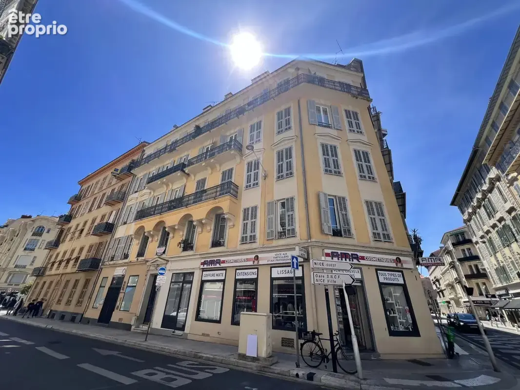 NICE CENTRE–3 PIÈCES en étage élevé avec Balcon et fort potentiel + Cave - photo 12