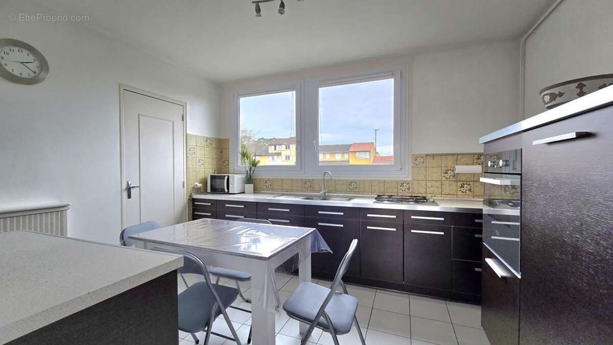 Appartement à PIERRE-BENITE