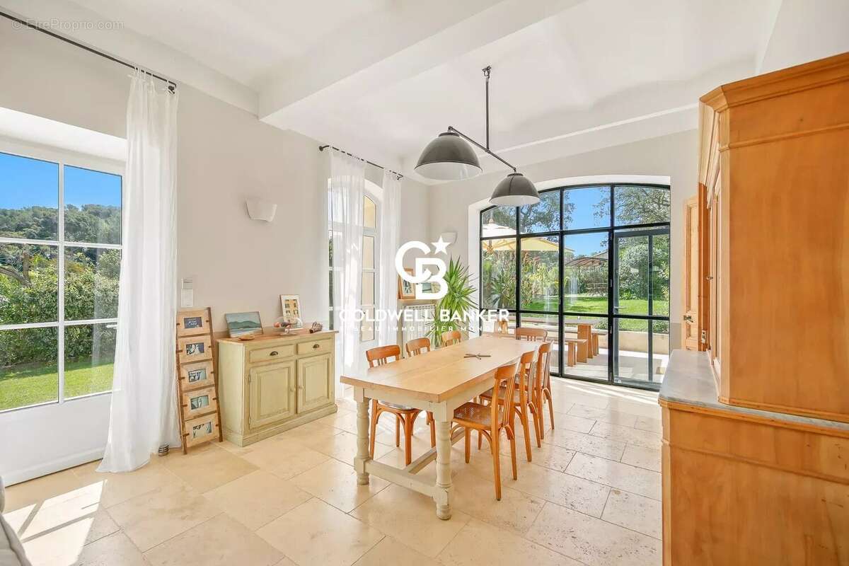 Maison à CARQUEIRANNE