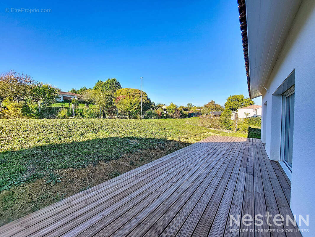 Maison à CASTERA-VERDUZAN