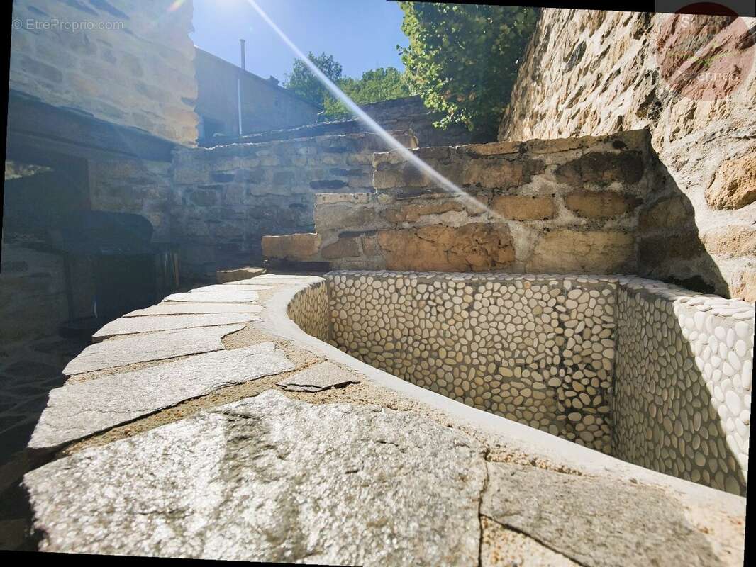 Charmante maison en pierre, terrasses ensoleillées et douceur de vivre - photo 9