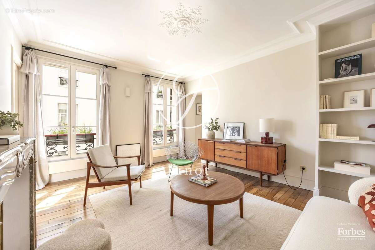 Appartement à PARIS-7E