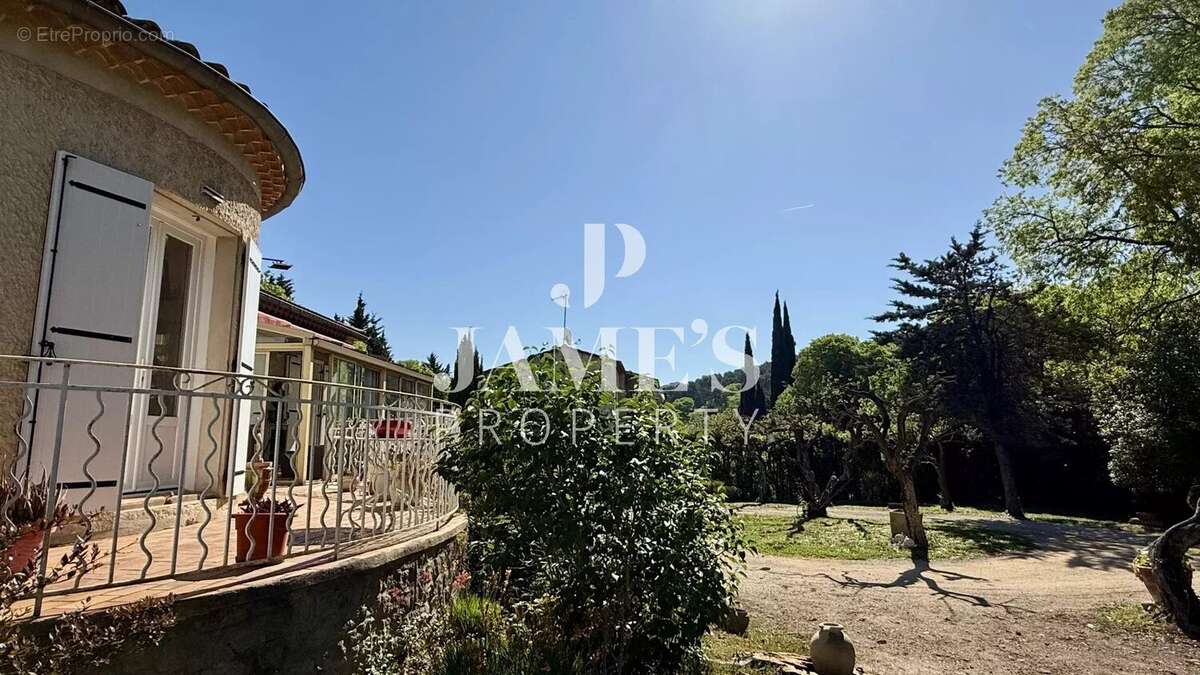 Maison à SAINT-ETIENNE-DU-GRES