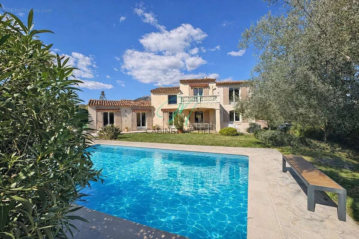 Maison à ROQUEFORT-LES-PINS