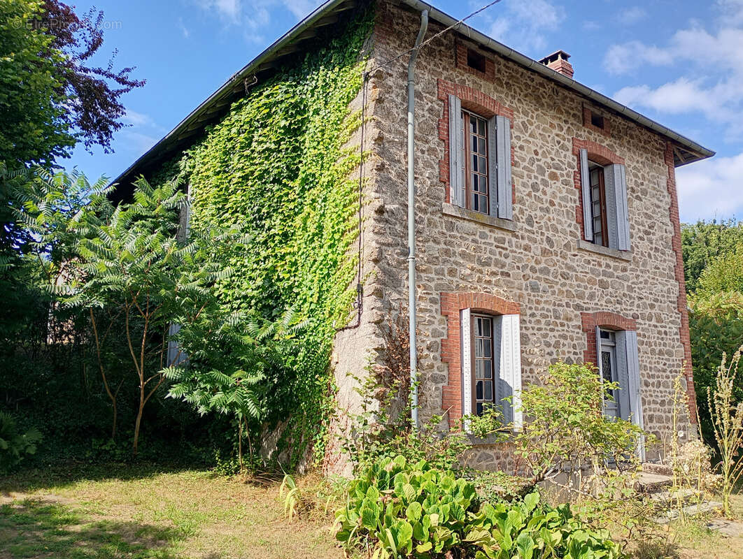 Maison indépendante en pierre de 70m2 sur un terrain de 2092 m2. - photo 13