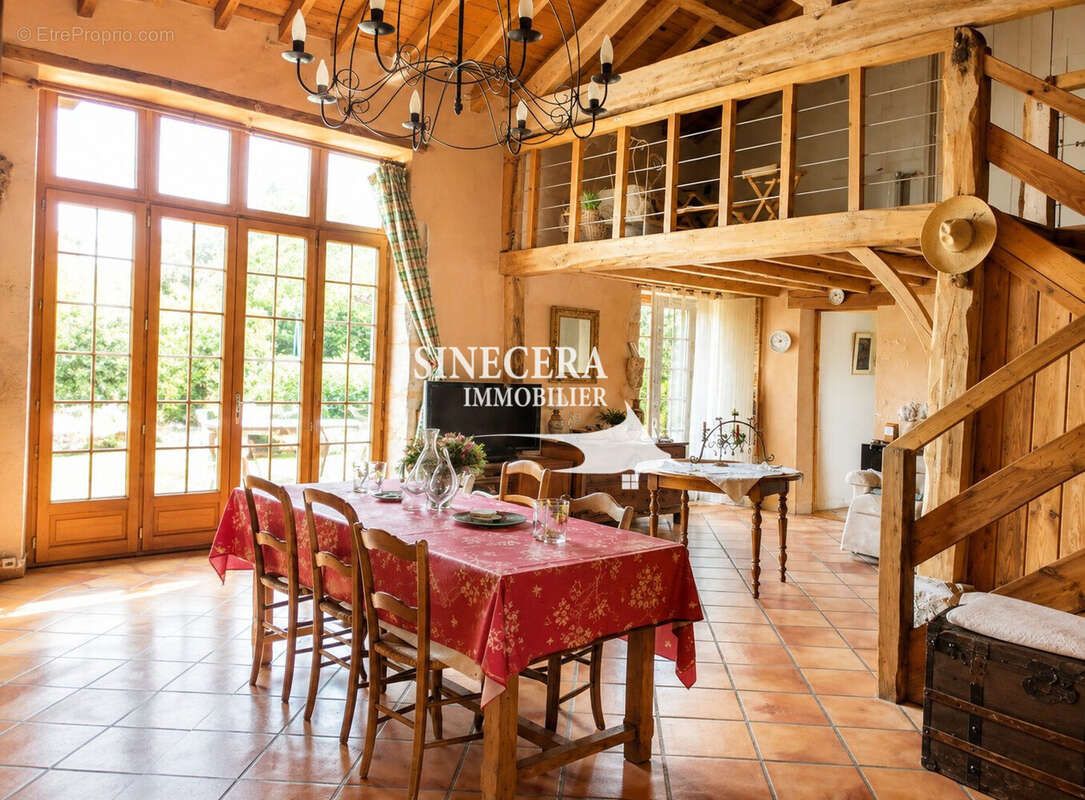Maison 240 m² à Riberac  - photo 2