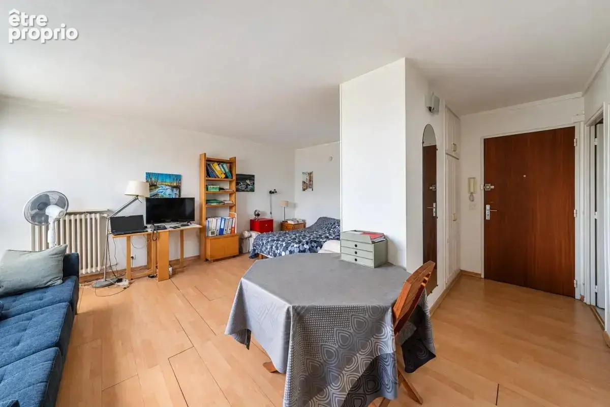 Paris XIVème - Av Maine: Studio au 6ème étage vue dégagée - photo 4