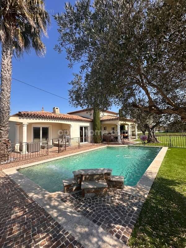 Maison à LE MUY