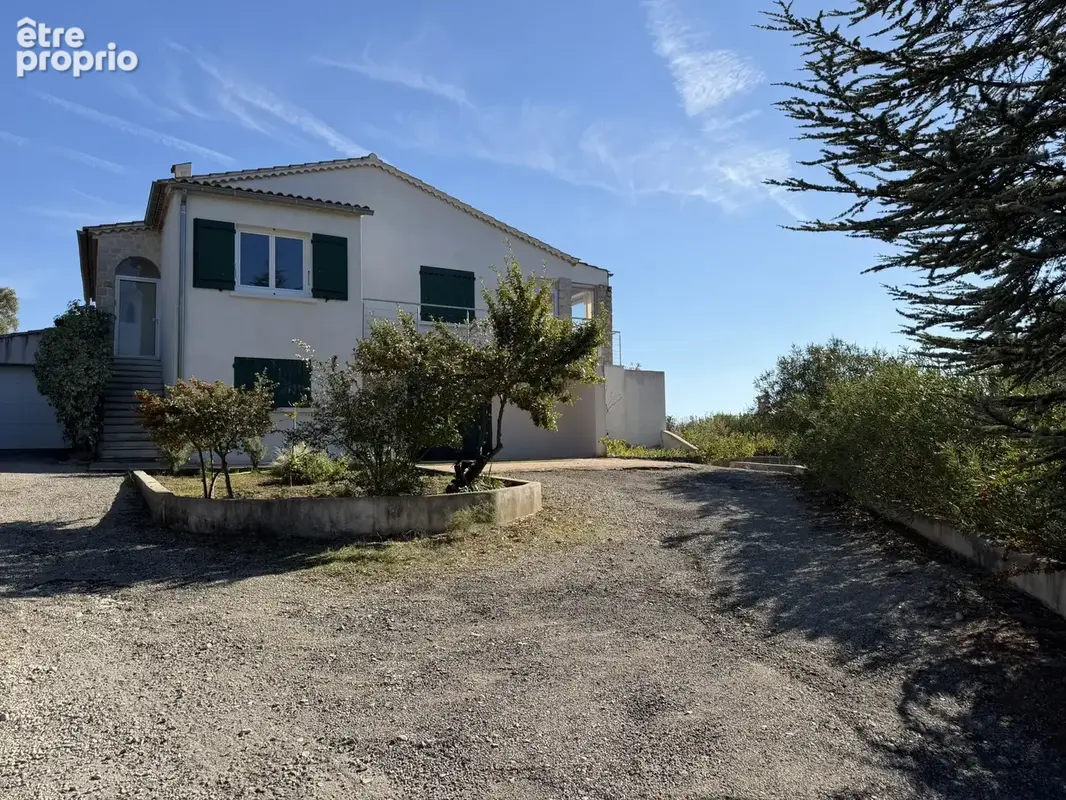 Maison avec vue dégagée et nombreuses dépendances - photo 7