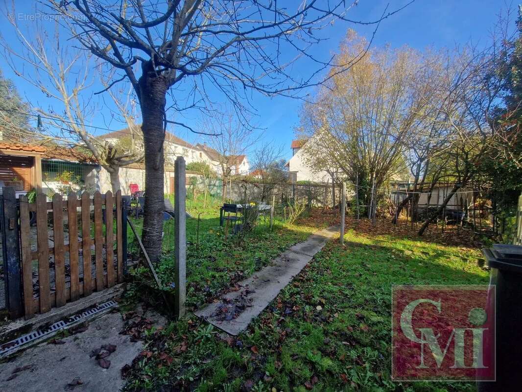 Appartement à BREUX-JOUY