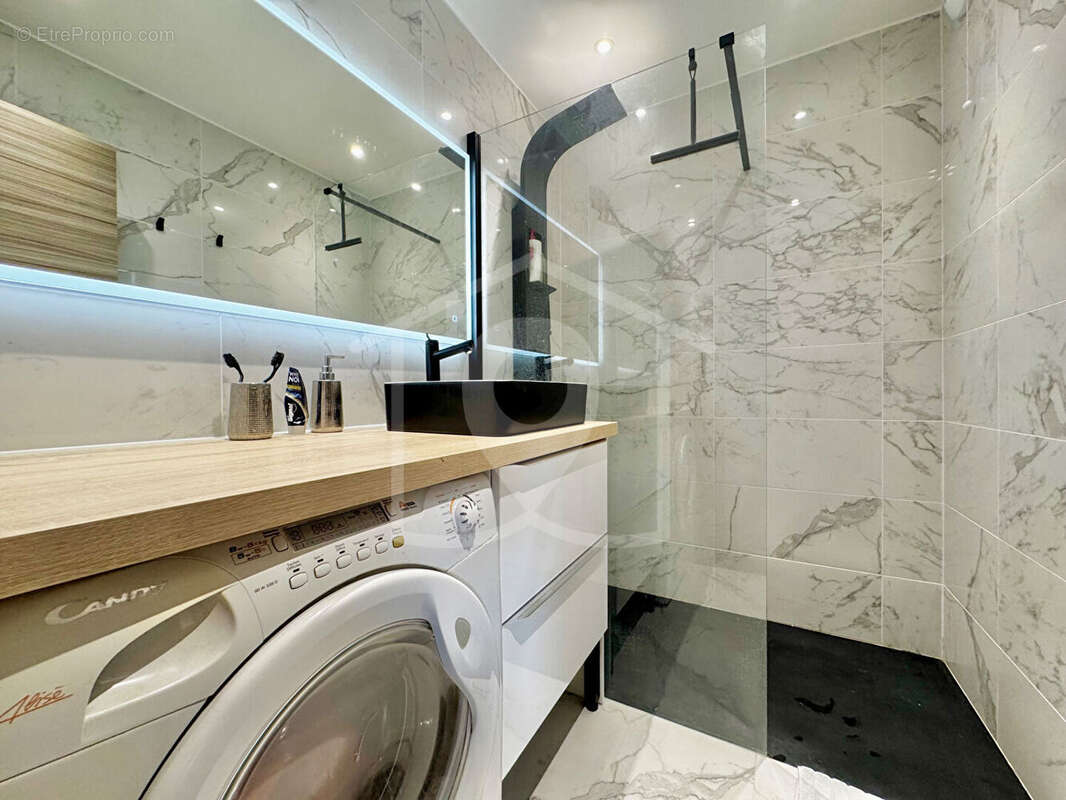 Appartement à VALLAURIS