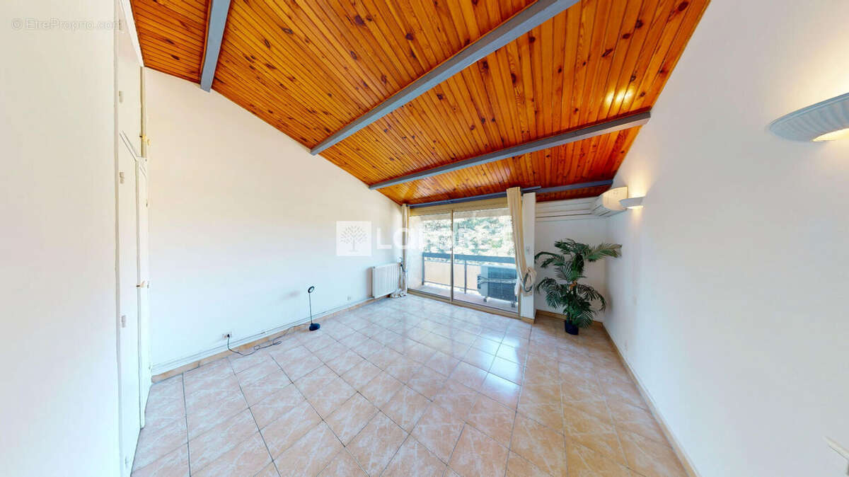 Appartement à LA FARE-LES-OLIVIERS