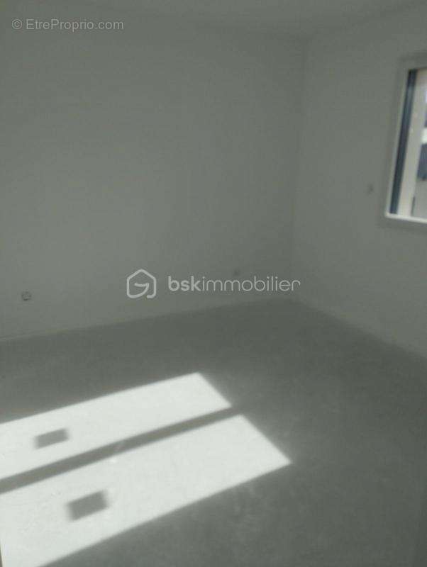 Maison à MONTIGNE-LE-BRILLANT