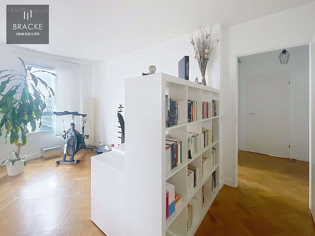 Appartement à COURBEVOIE