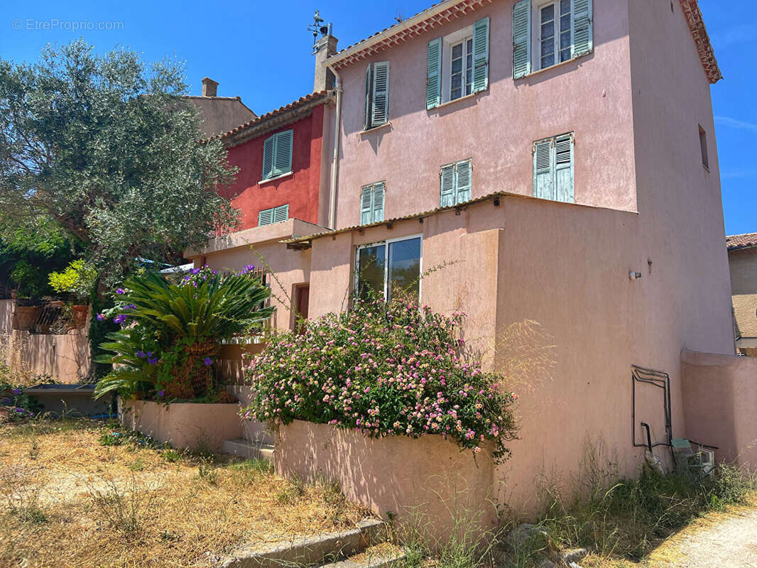 Maison à CARQUEIRANNE