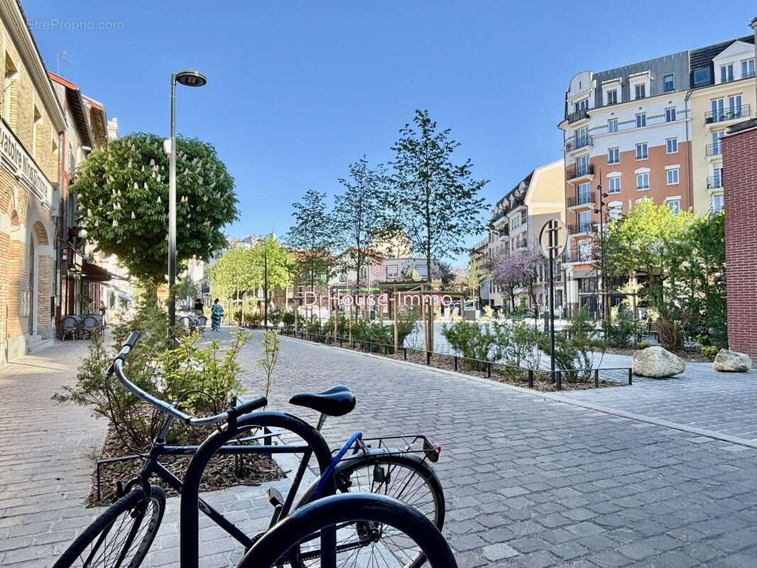 Parking à ROMAINVILLE