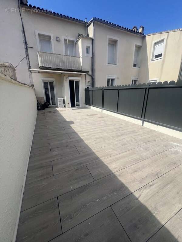 Terrasse 40m² - Appartement à NIMES