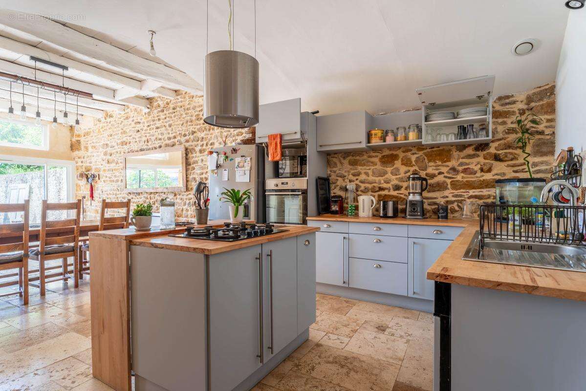 Maison à SAINT-GERMAIN-SUR-L&#039;ARBRESLE