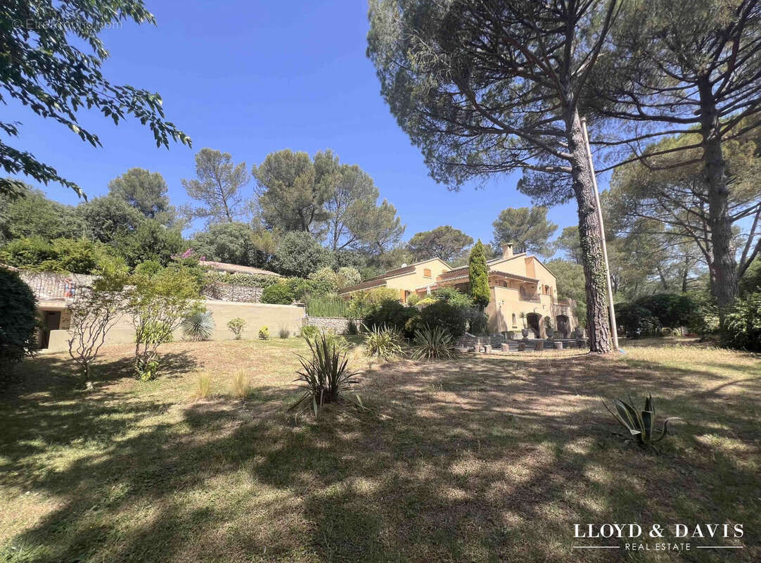 Maison 275 m² à Nimes  - photo 4