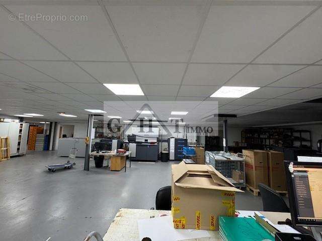 Commerce à NEUILLY-PLAISANCE